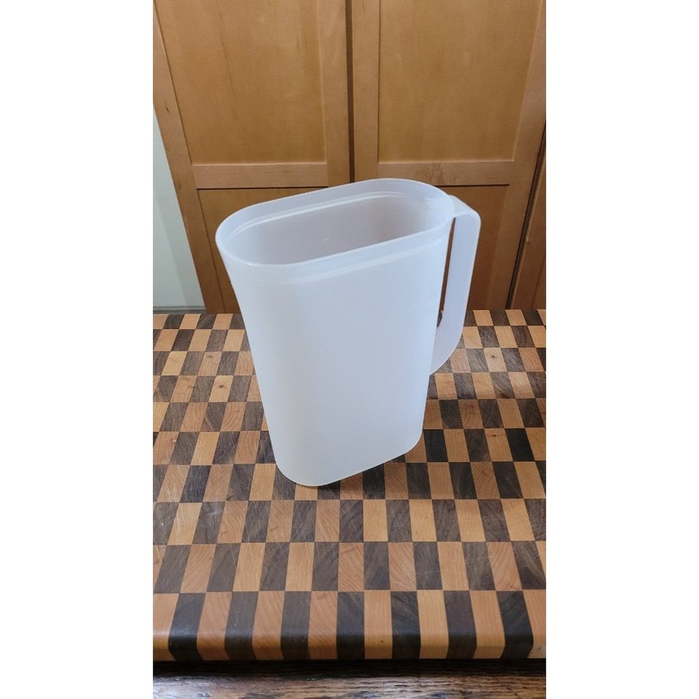 Tupperware Slim Pitcher